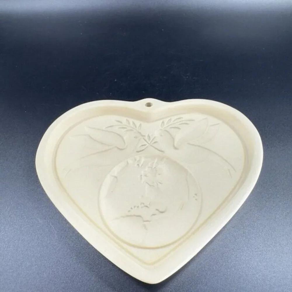 Pampered Chef Peace On‎ Earth Cookie Mold 2002 USA CERAMIC Family Heritage VTG